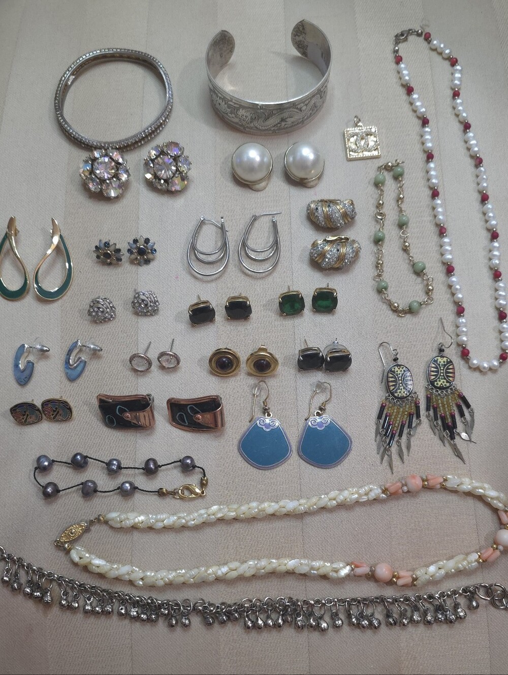 RESELLERS!! LOT OF RESELLABLE JEWELRY. SOME DESIGNER SOME 925 & GENIUNE PEARLS - Picture 4 of 14